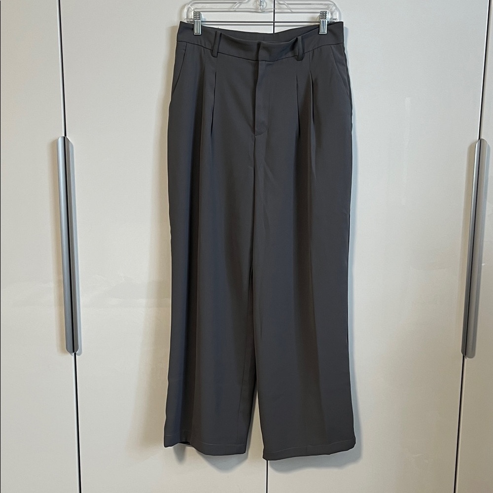 WAYF NWOT Grey Wilson Pleated Wide Leg Lightweight Trouser Pants, Size M